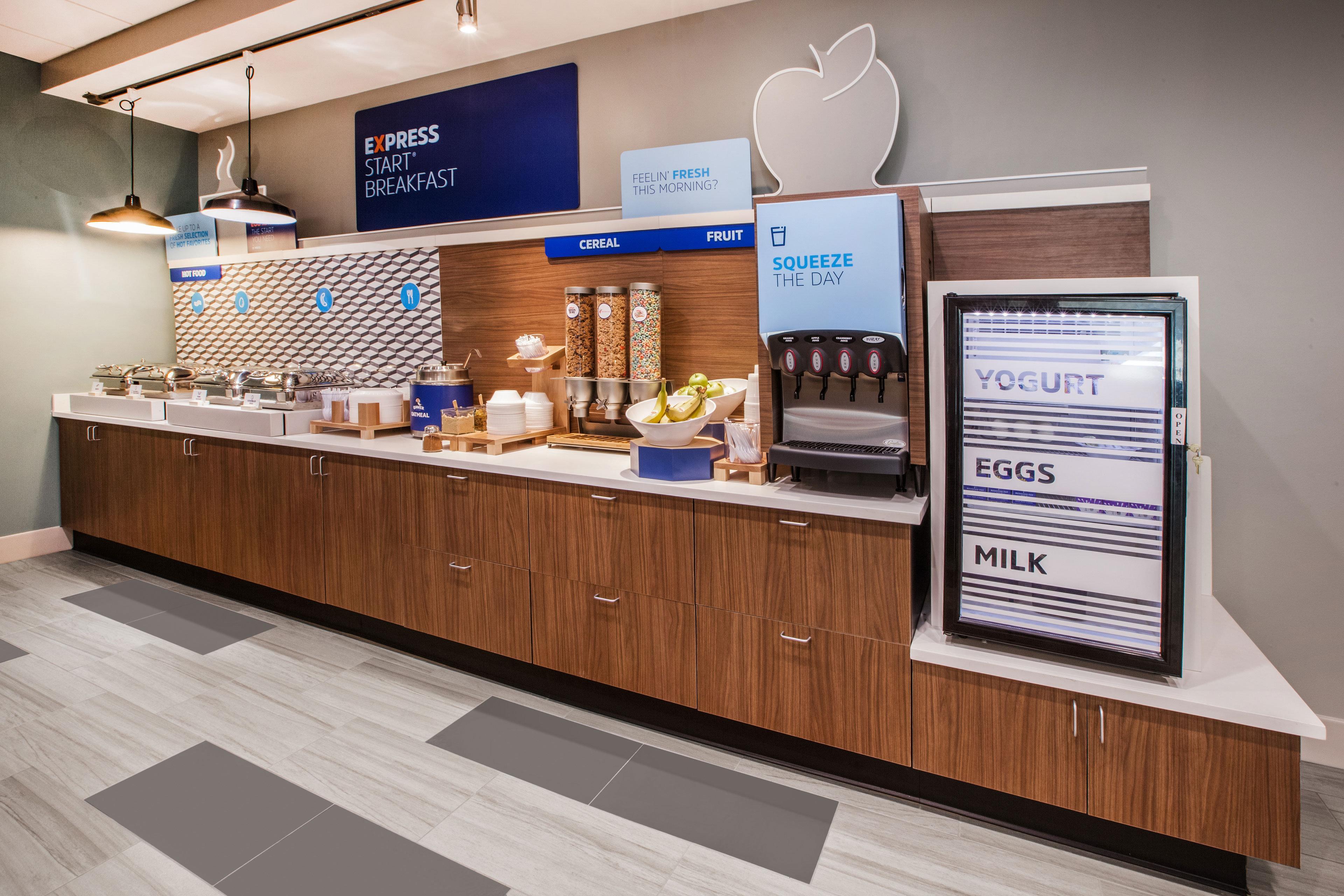 Holiday Inn Express & Suites - Milwaukee - Brookfield By Ihg מראה חיצוני תמונה
